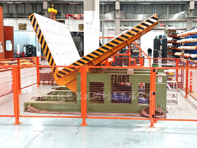 大型液压翻?；?/>

                            </a>

                            <p class=